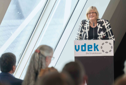 Staatssekretärin Dr. Sonja Optendrenk während des Grußworts Staatssekretärin Dr. Sonja Optendrenk während des Grußworts